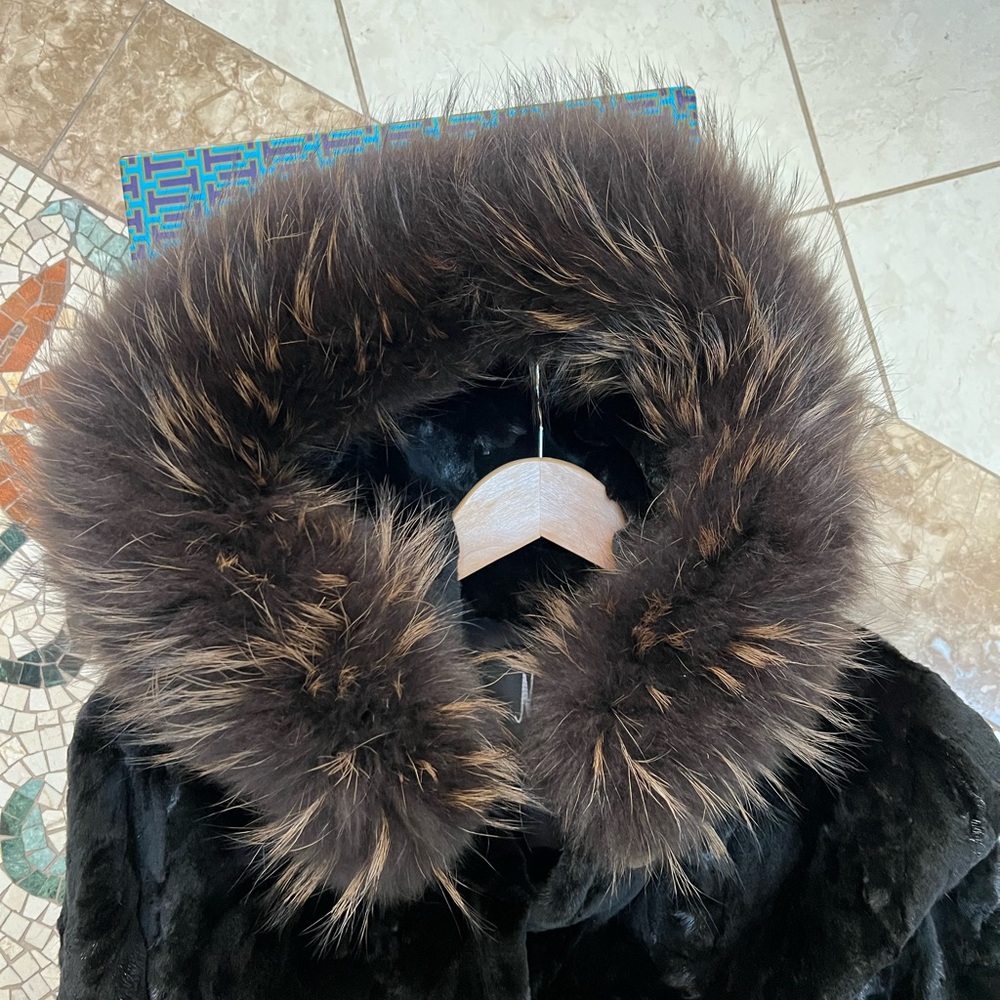 Neiman Marcus Dark Teddy Jacket with Fur Trim - Picture 3 of 6